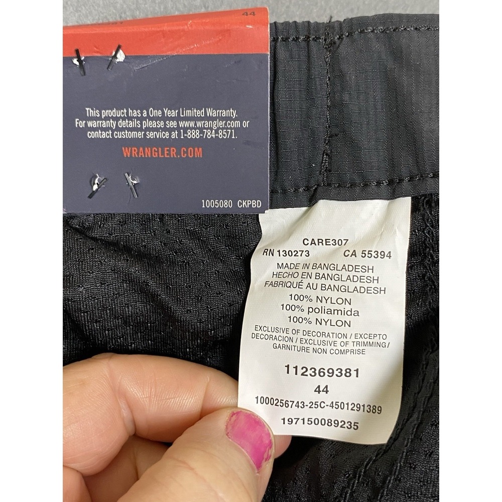 NWT Wrangler ATG Peak Shorts Size 44 Nylon Rip stop Cargo UV Protection 9"Inseam - Picture 3 of 6